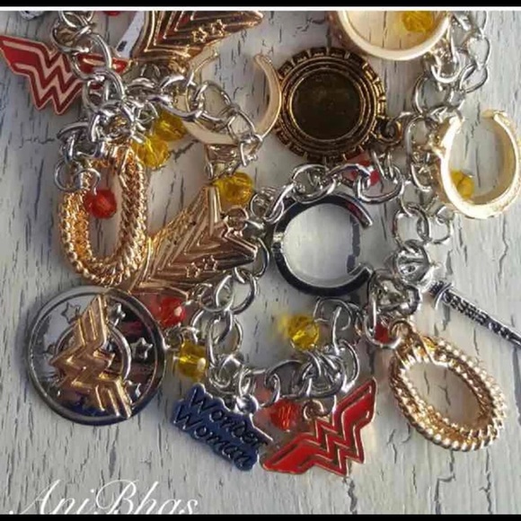 ⚡️Wonder Woman Charm Bracelet⚡️ - Picture 2 of 3